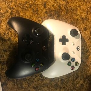 Xbox one wireless controllers